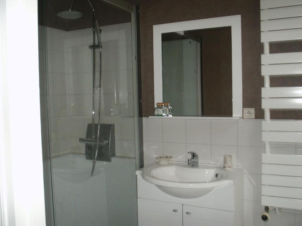 Chambres D'Hotes - Domaine Des Perrieres Crux-la-Ville Room photo